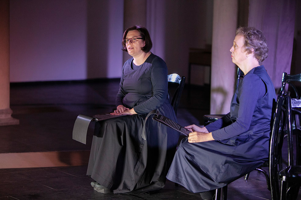 Ina und Regina oder: Der Kampf, Rabbinerin und Pfarrerin warden zu dürfen.