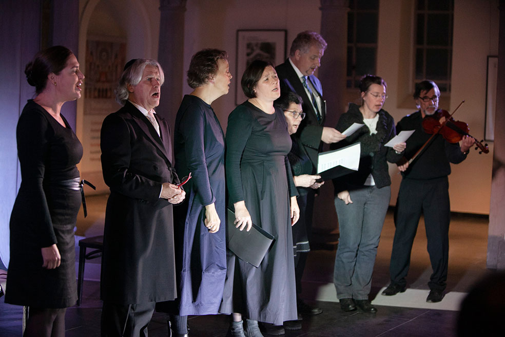 Ina und Regina oder: Der Kampf, Rabbinerin und Pfarrerin warden zu dürfen.